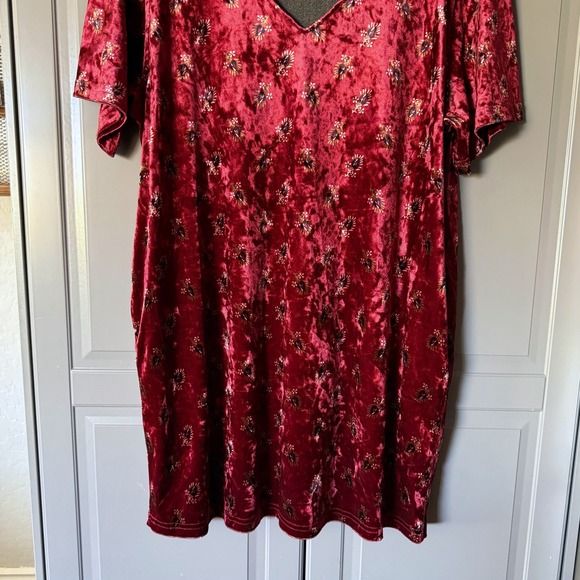 Natural Life All Day Velvet V-Neck Mini Shift Dress, Red,S - Picture 4 of 9